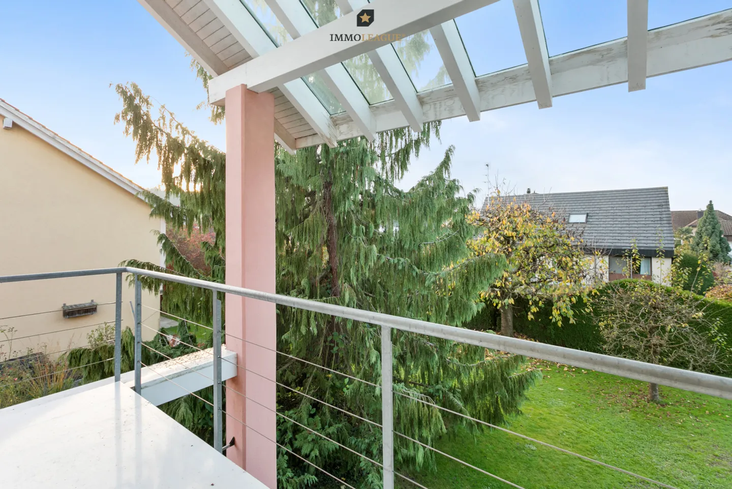 Spaziosa casa da sogno con idillio giardino in posizione desiderabile. - Foto 2 di 10