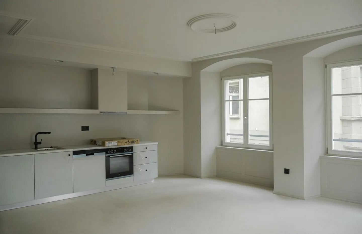 Living with Style - Charming Old Building Apartment in New Shine - Photo 1 of 7