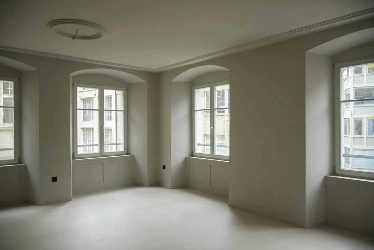 Living with Style - Charming Old Building Apartment in New Shine - Photo 2 of 7
