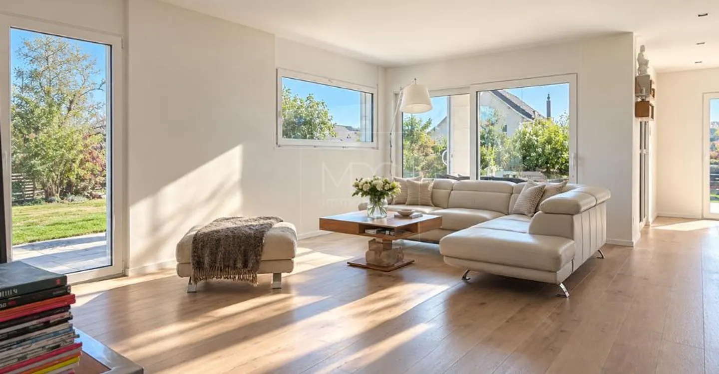 Moderne Villa mit Aussicht - Foto 1 von 13