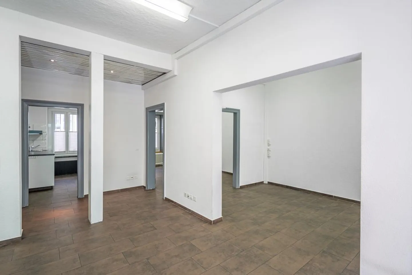 Espace commercial à louer dans un emplacement central (limité jusqu'au 30.04.2027) - Photo 3 sur 5