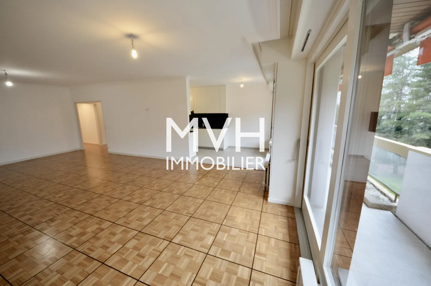 Luxury Apartment with Pool - Photo 5 of 10