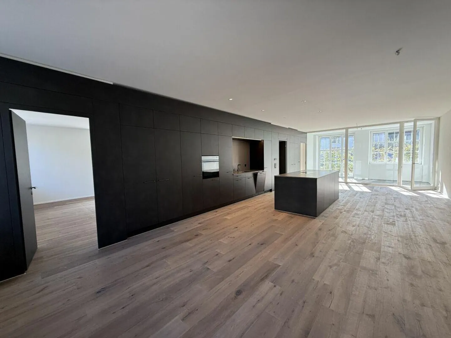Appartement de 4,5 pièces de style loft, adapté aux familles, avec patio - Photo 3 sur 13