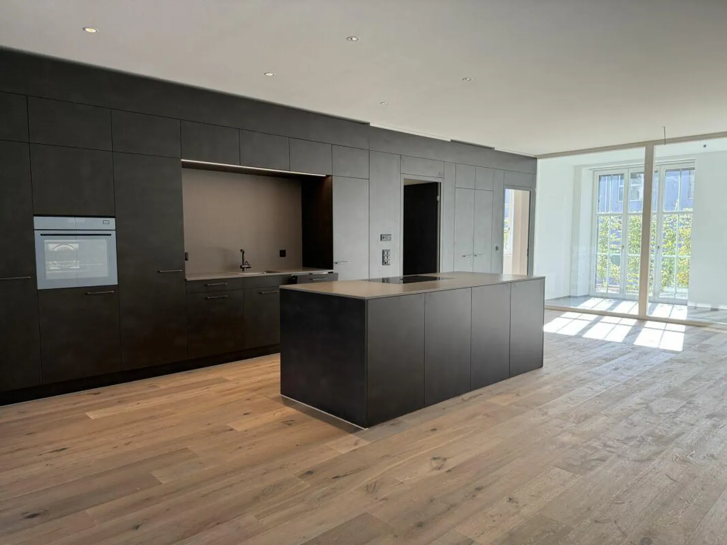 Appartement de 4,5 pièces de style loft, adapté aux familles, avec patio - Photo 4 sur 13