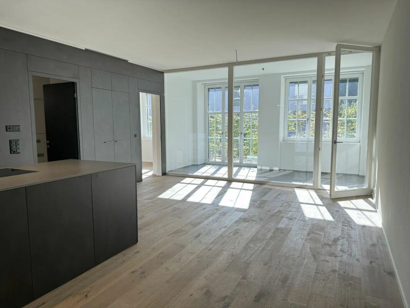 Appartement de 4,5 pièces de style loft, adapté aux familles, avec patio - Photo 5 sur 13