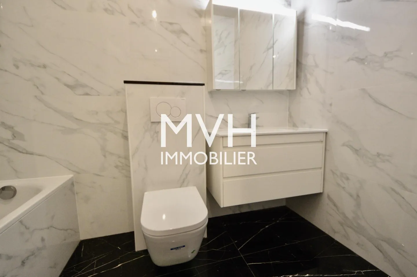 Luxury Apartment with Pool - Photo 7 of 10