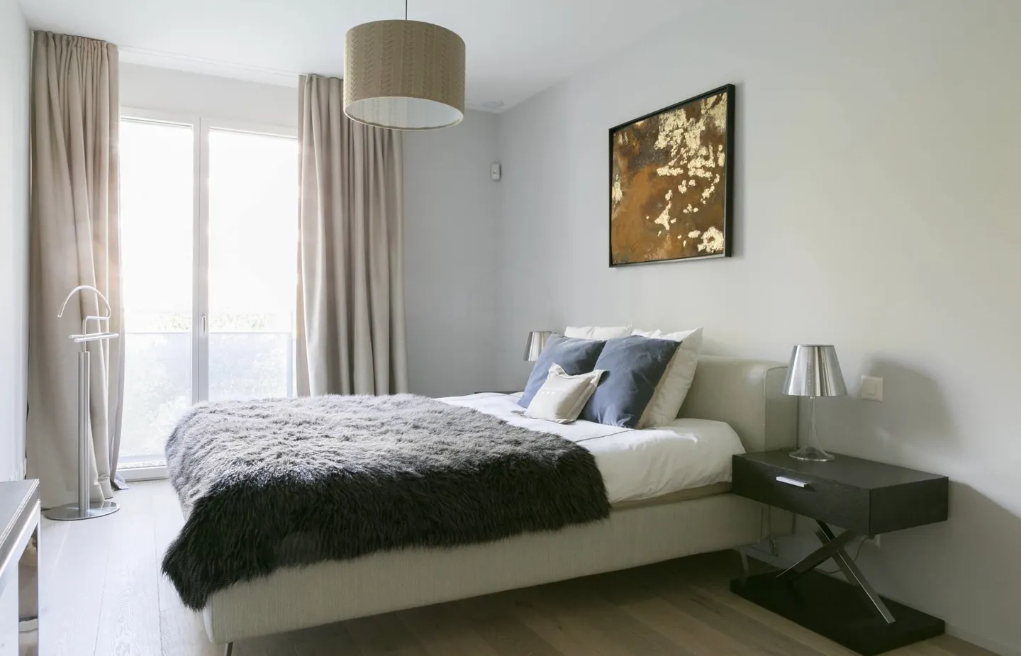 Elegant Ground-Floor Apartment - Photo 4 of 7