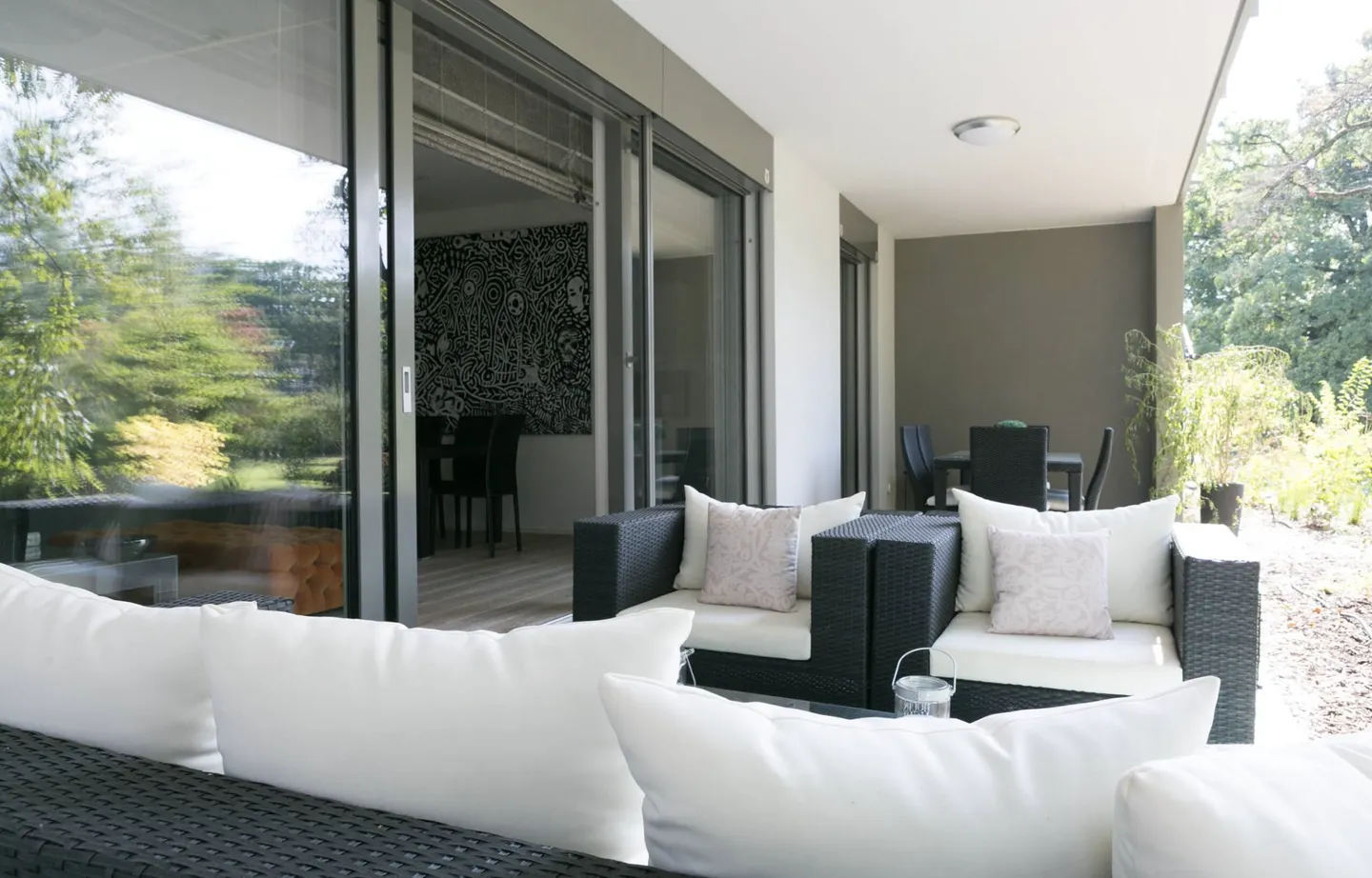 Elegant Ground-Floor Apartment - Photo 7 of 7