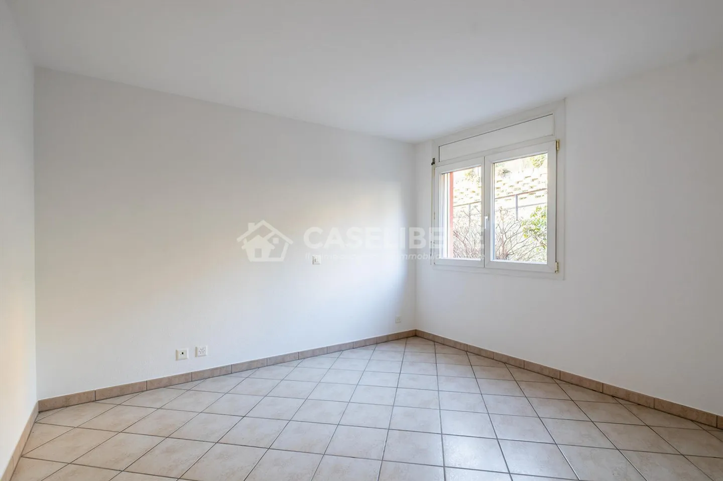 LUMINOSO 2.5 LOCALI A SIGIRINO - Foto 6 di 8