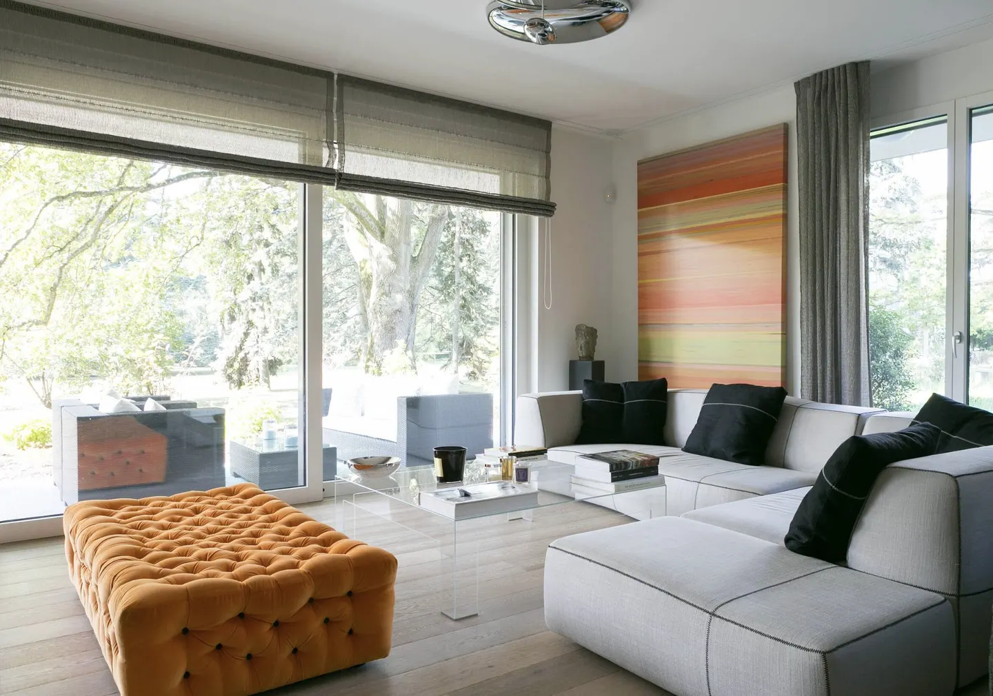 Elegant Ground-Floor Apartment - Photo 2 of 7