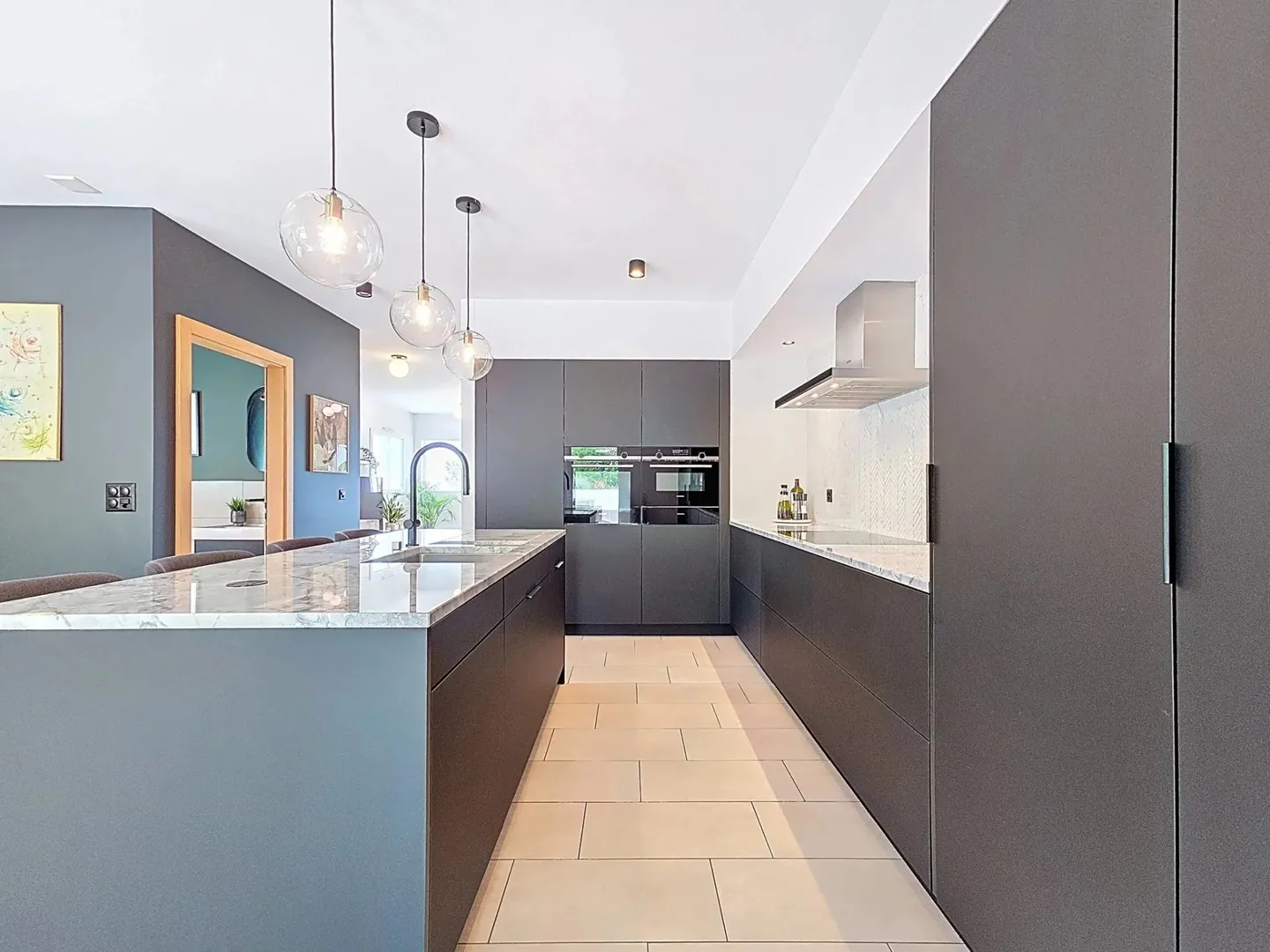 Villa contemporanea tra eleganza, comfort e natura - Foto 3 di 13