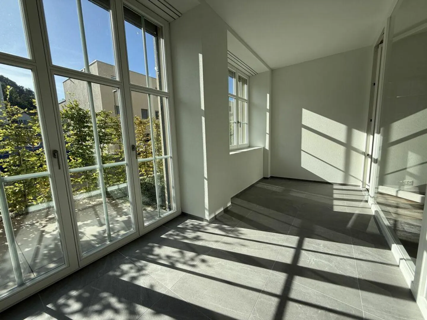 Appartement de 4,5 pièces de style loft, adapté aux familles, avec patio - Photo 11 sur 13