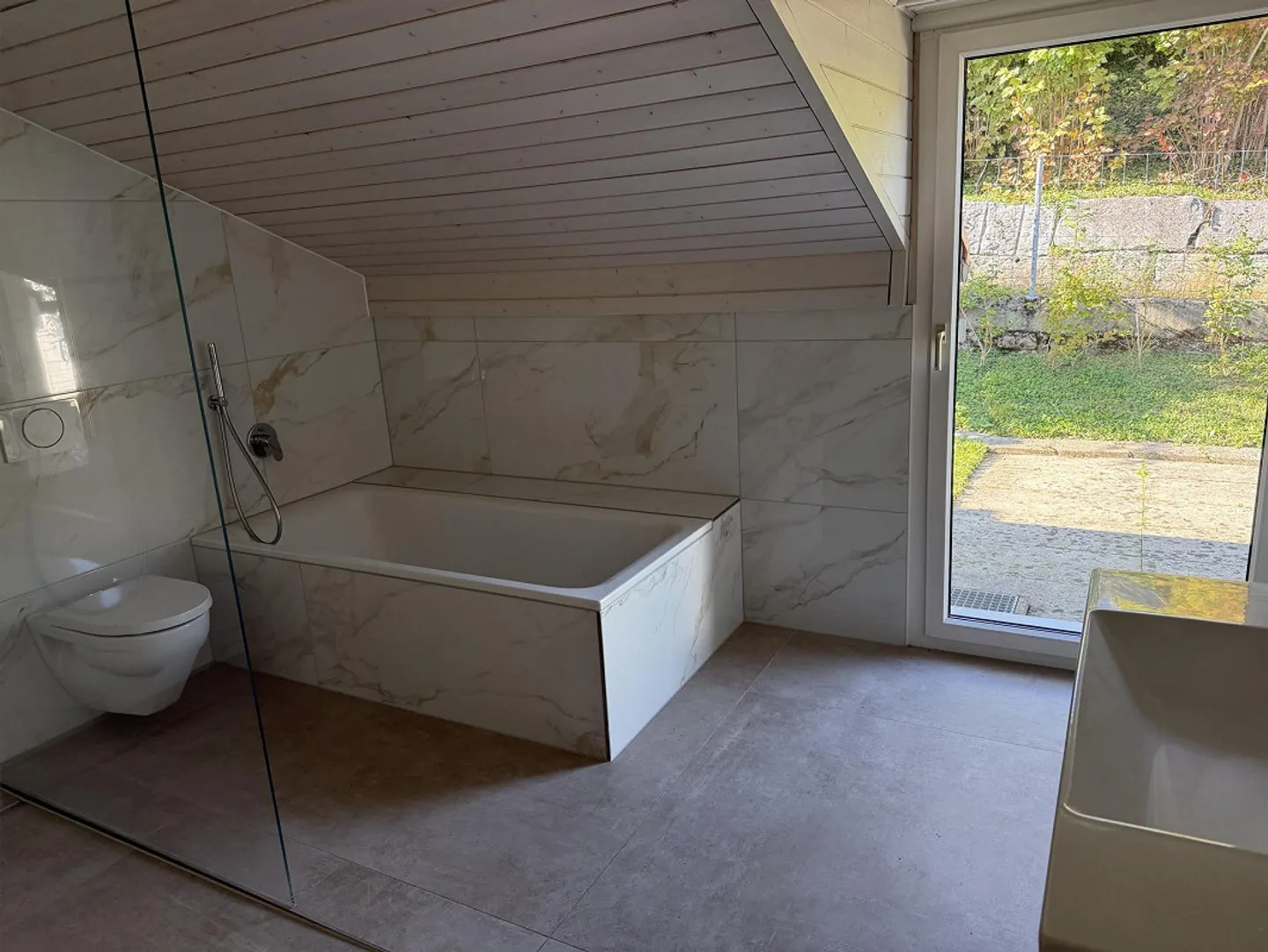 Exklusive Oase mit Seeblick - Foto 10 von 11