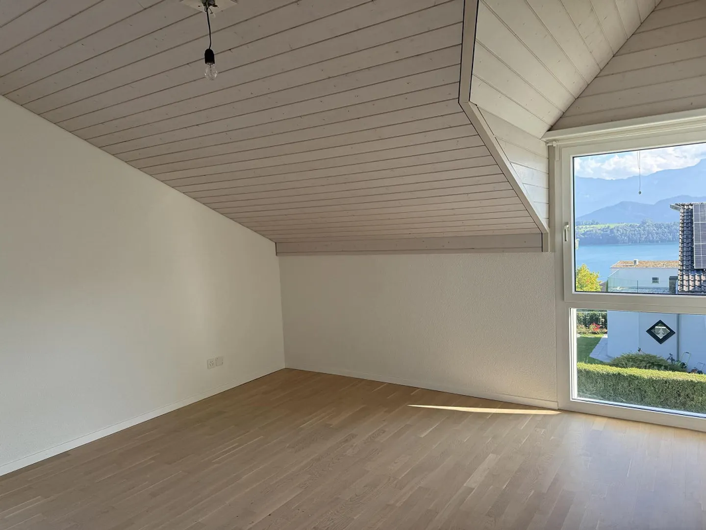 Exklusive Oase mit Seeblick - Foto 6 von 11