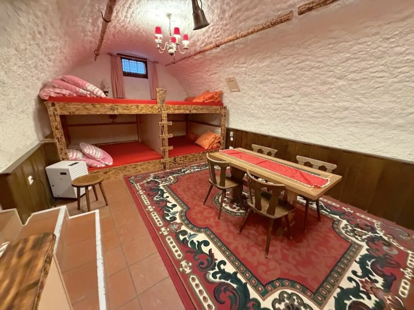 Beau gîte avec appartement et chambre de bien-être pour les invités à vendre - Photo 3 sur 12