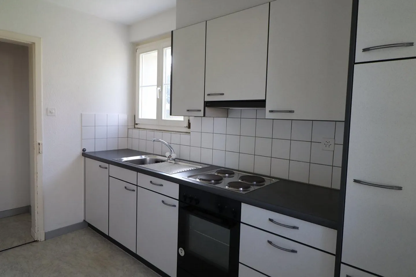 3-room apartment on the ground floor with balcony - Photo 3 of 8