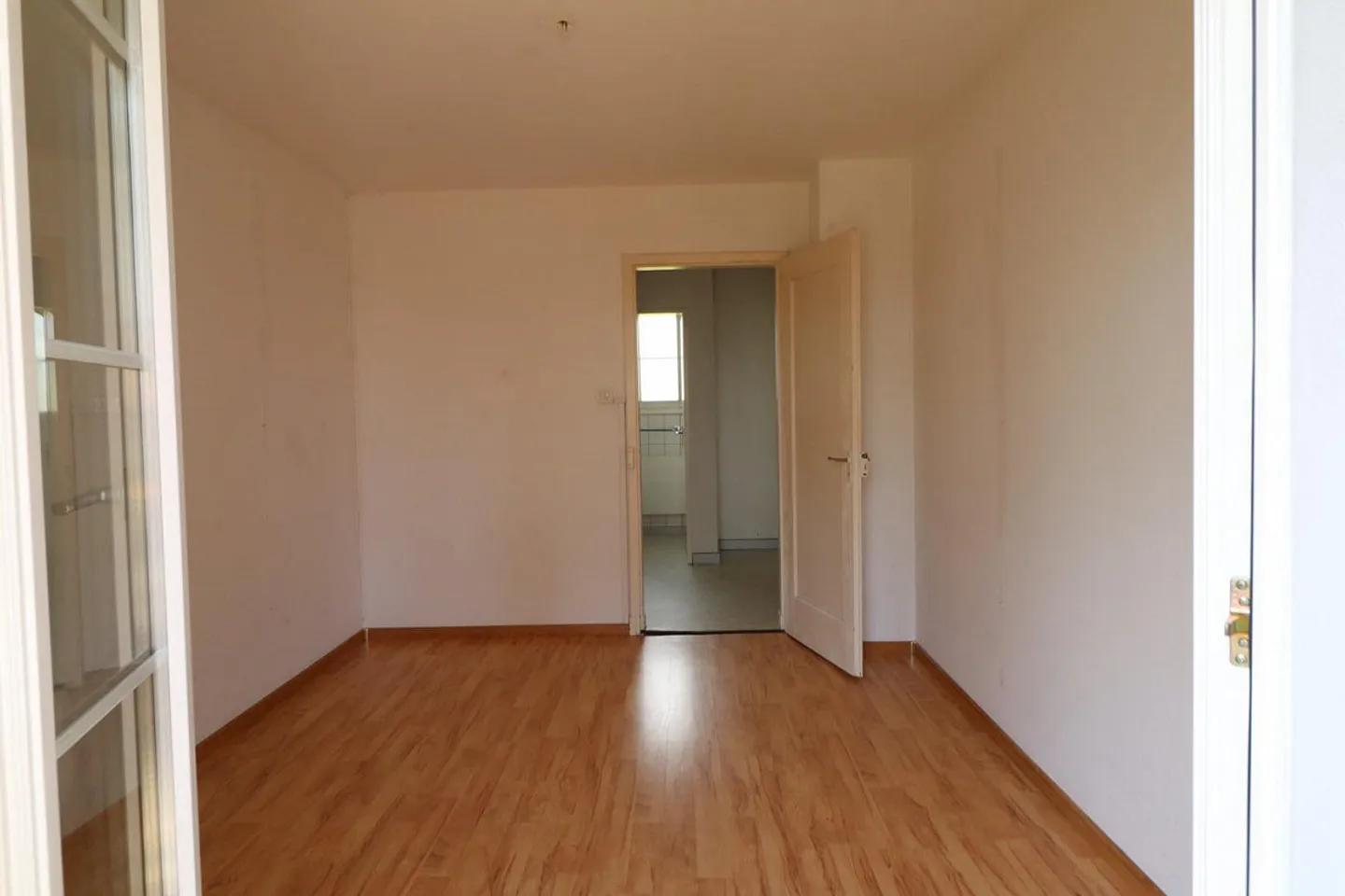 3-room apartment on the ground floor with balcony - Photo 4 of 8