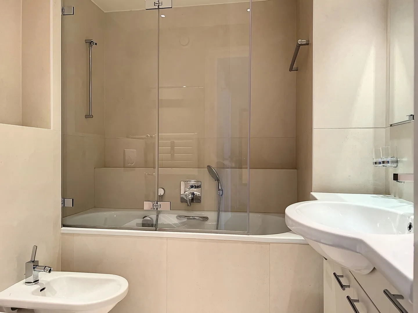 MALAGNOU - Magnificent 4-room FURNISHED apartment, 2 bedrooms - Photo 8 of 11