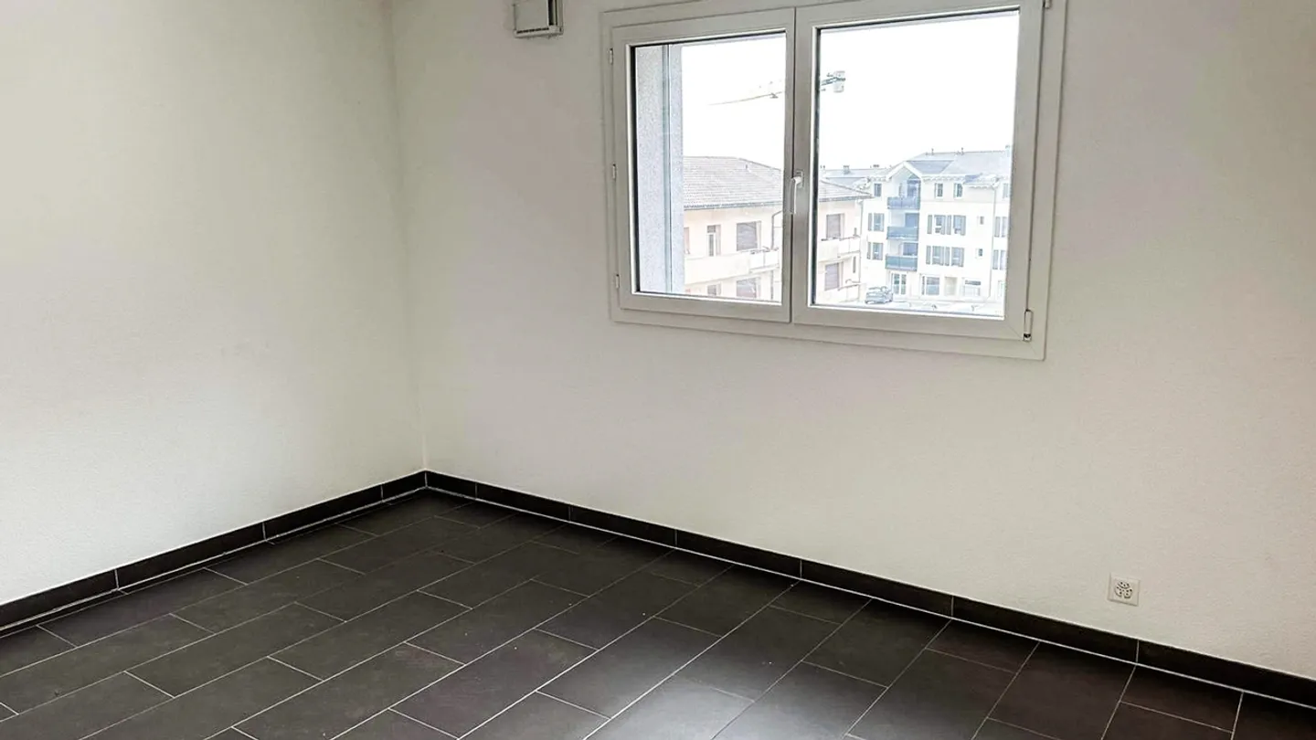 ZU VERMIETEN 3.5 ZIMMER WOHNUNG IN VOUVRY - Foto 4 von 9