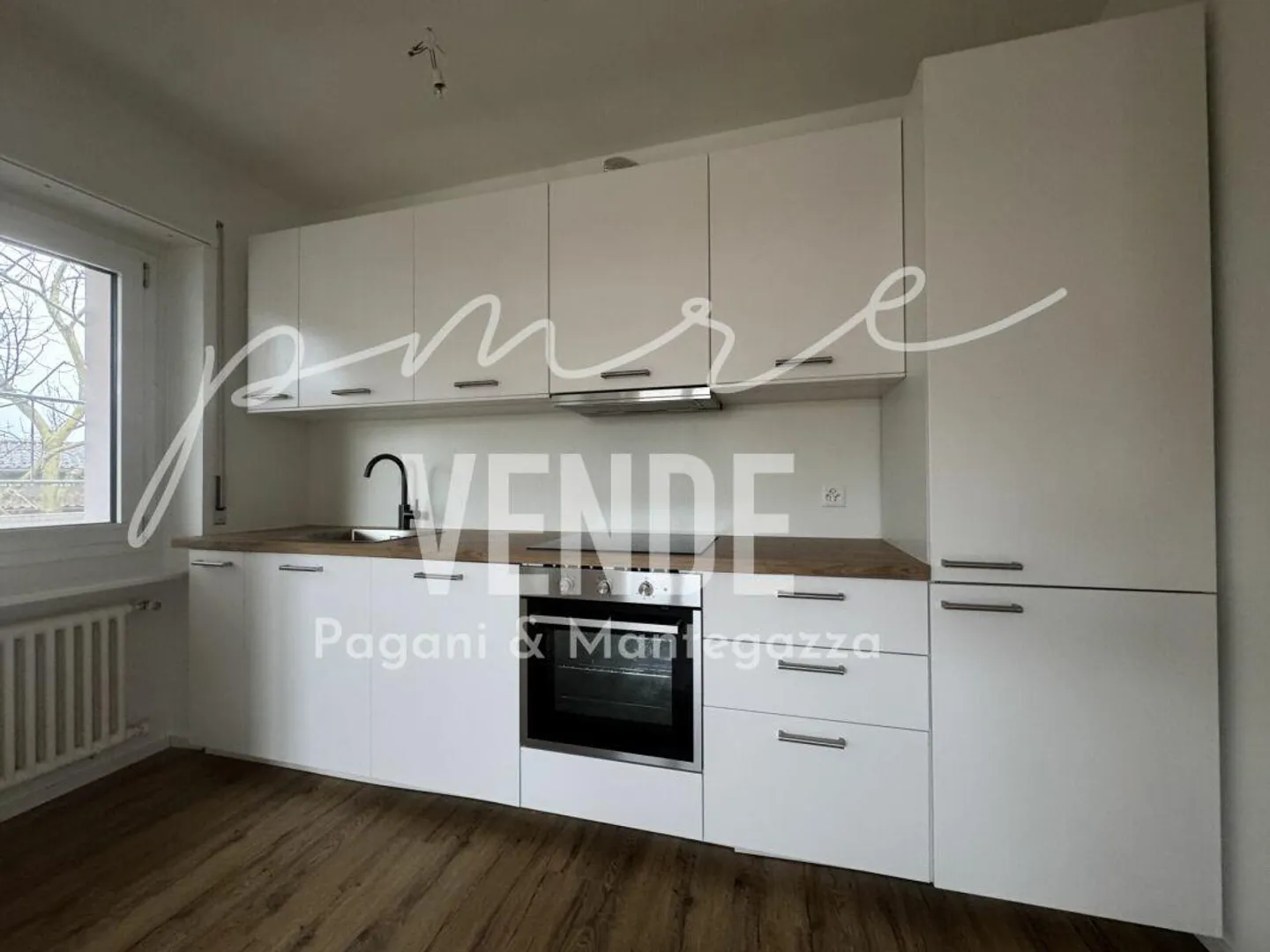 MASSAGNO | UFFICIO - STUDIO MEDICO AL PIANO TERRA DI UN PALAZZINA RECENTEMENTE RISTRUTTURATA - Foto 1 di 16