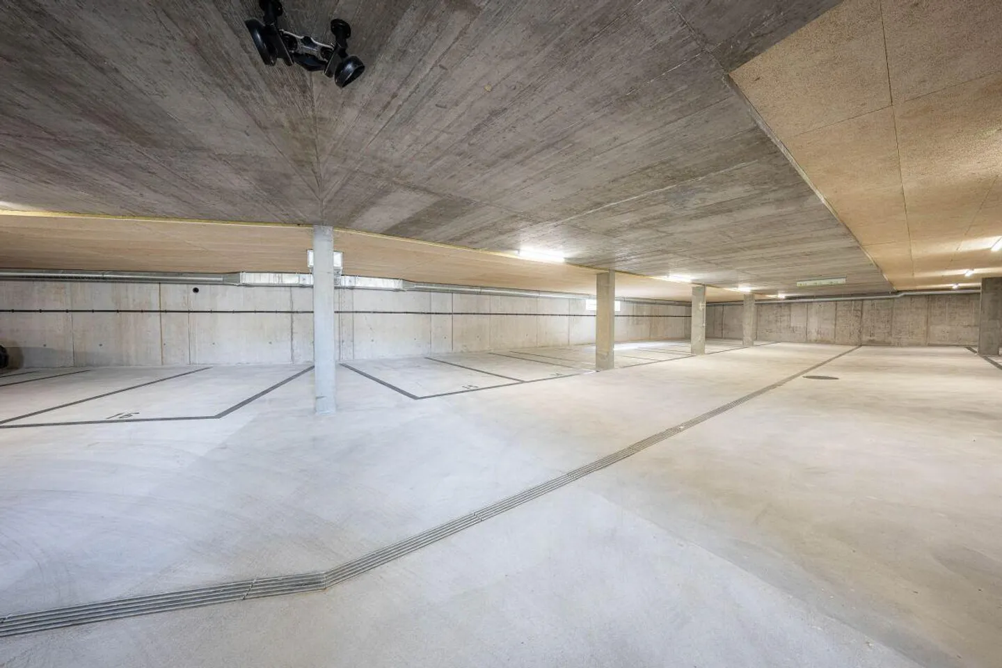 Tiefgaragenplatz zu Vermieten - Foto 3 von 5