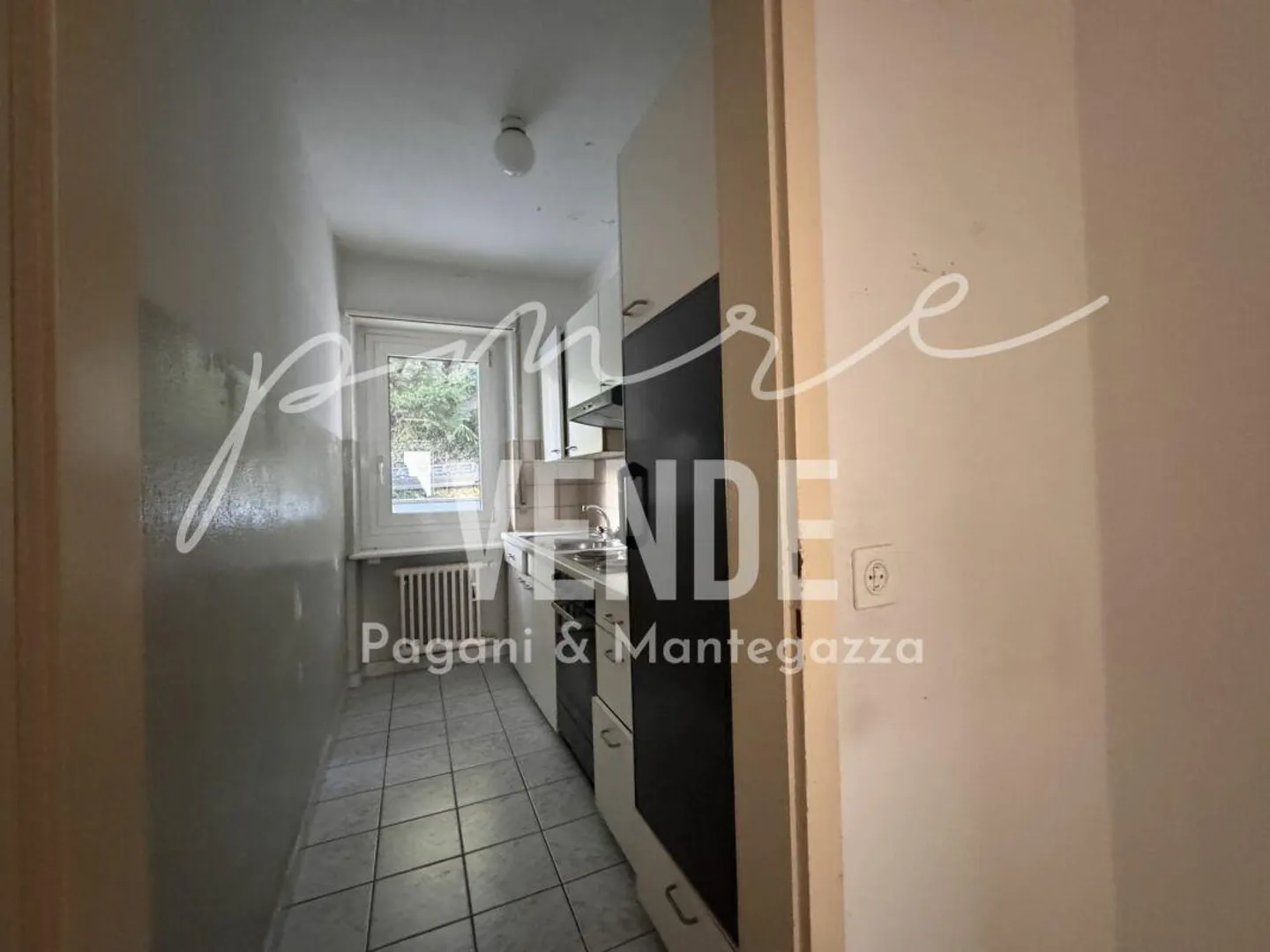 MASSAGNO | UFFICIO - STUDIO MEDICO AL PIANO TERRA DI UN PALAZZINA RECENTEMENTE RISTRUTTURATA - Foto 2 di 16