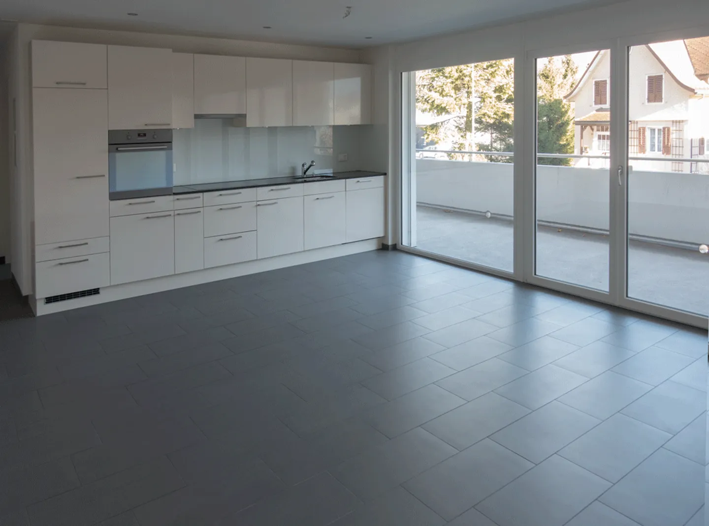 moderne Wohnung mit grossem Balkon - Foto 2 von 9