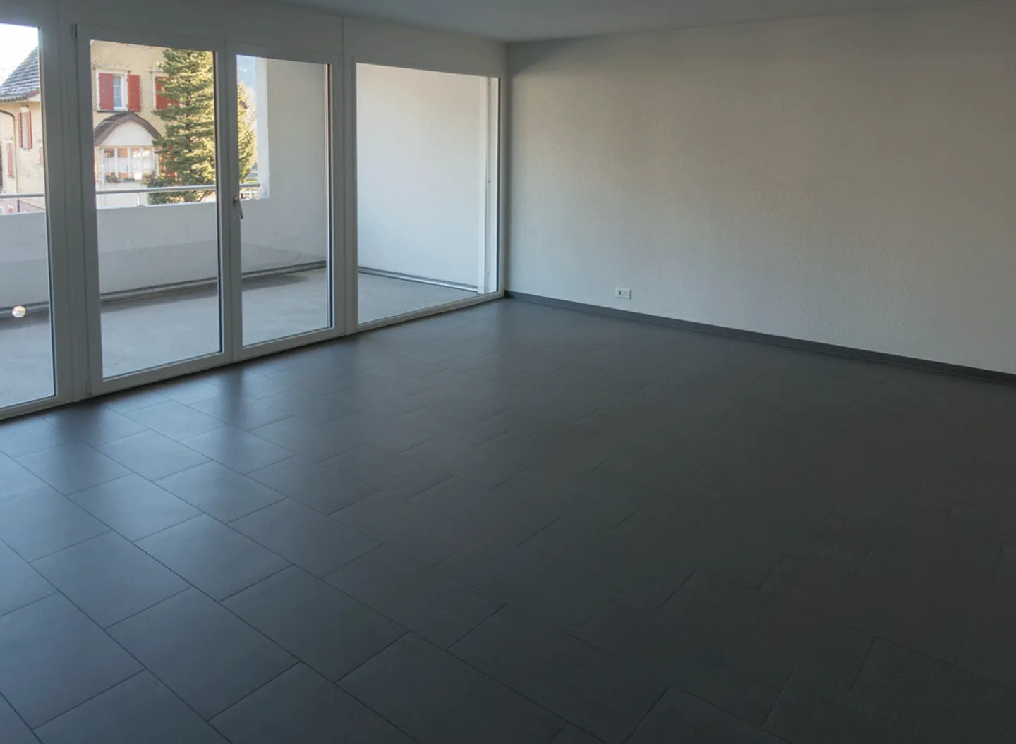 moderne Wohnung mit grossem Balkon - Foto 4 von 9