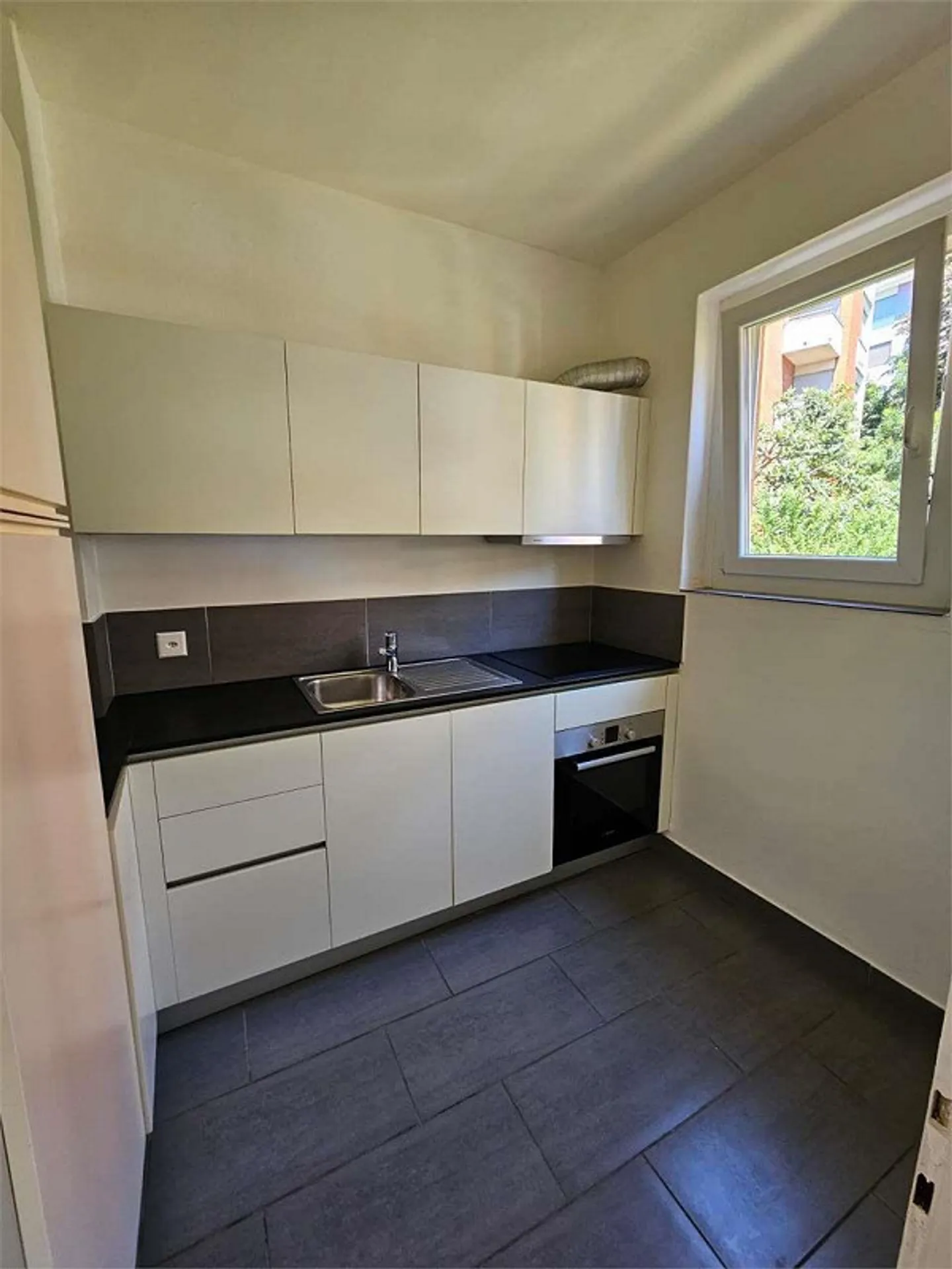 Lugano, bel appartement de 2,5 pièces avec balcon - Photo 9 sur 12