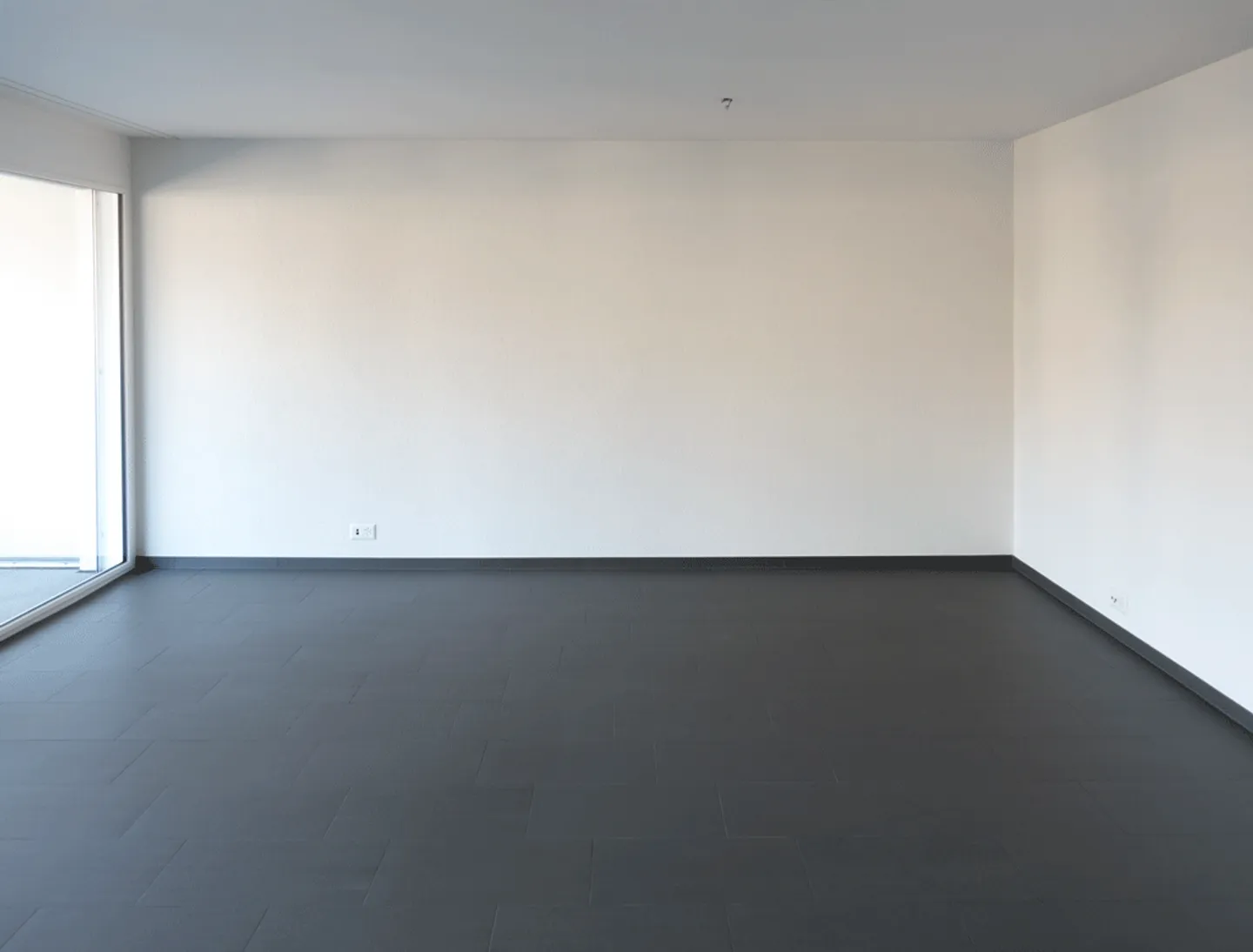 moderne Wohnung mit grossem Balkon - Foto 3 von 9