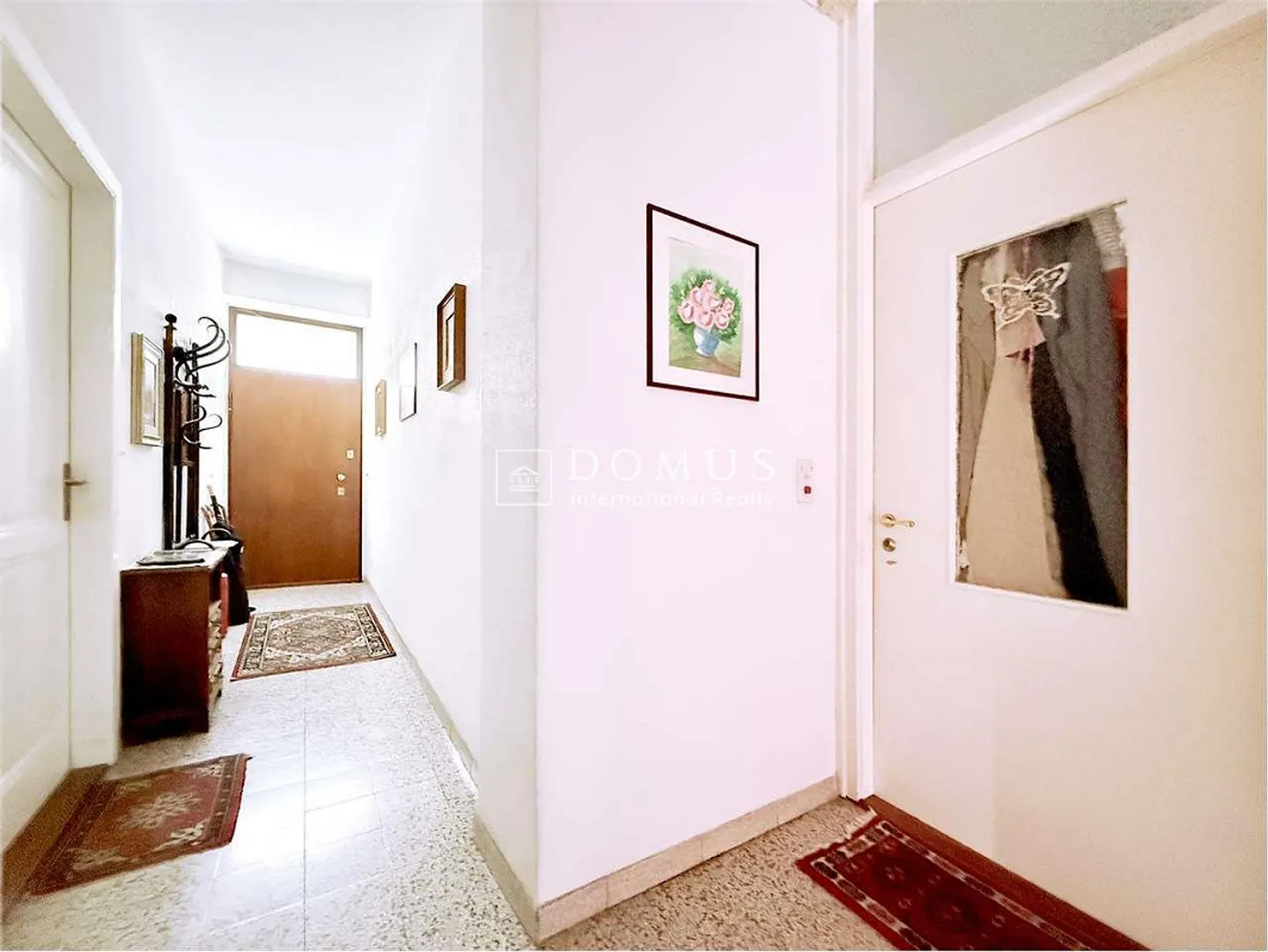 Independent house with 5 apartments, garden and garage - Photo 2 of 9