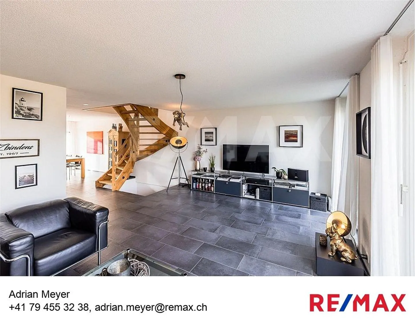 Natura pura davanti alla porta: Casa familiare moderna con vista panoramica - Foto 1 di 13