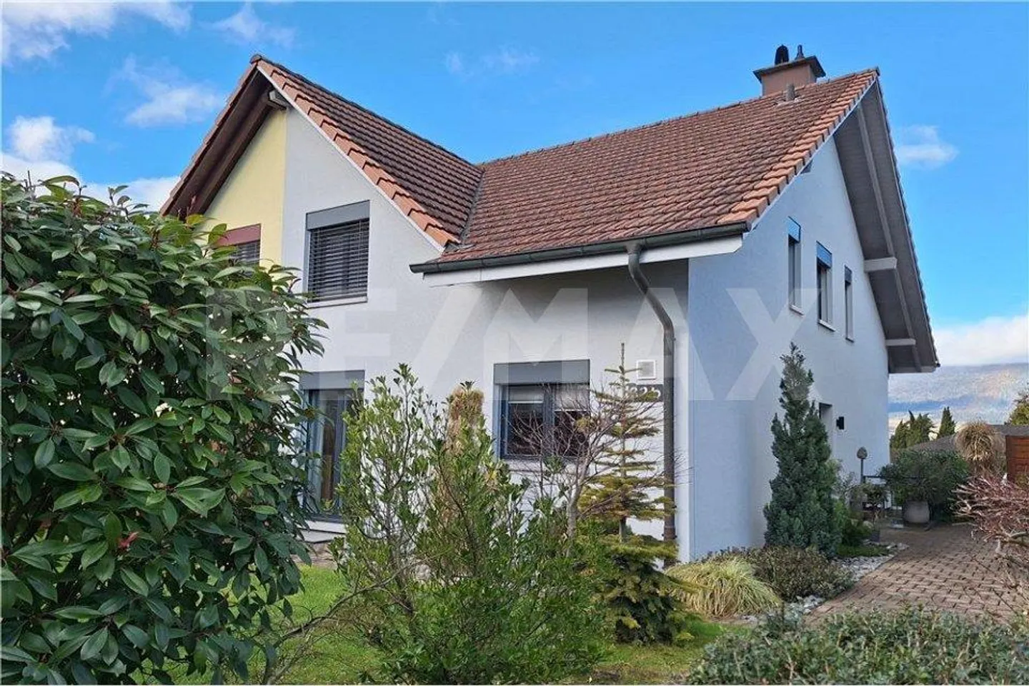 Natura pura davanti alla porta: Casa familiare moderna con vista panoramica - Foto 2 di 13