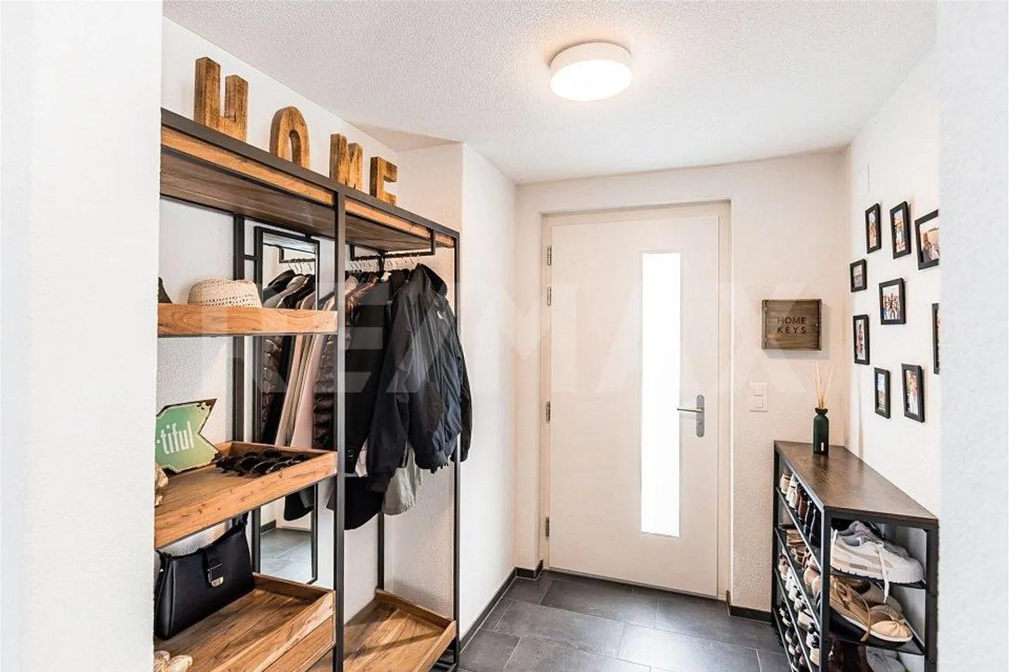 Natura pura davanti alla porta: Casa familiare moderna con vista panoramica - Foto 4 di 13
