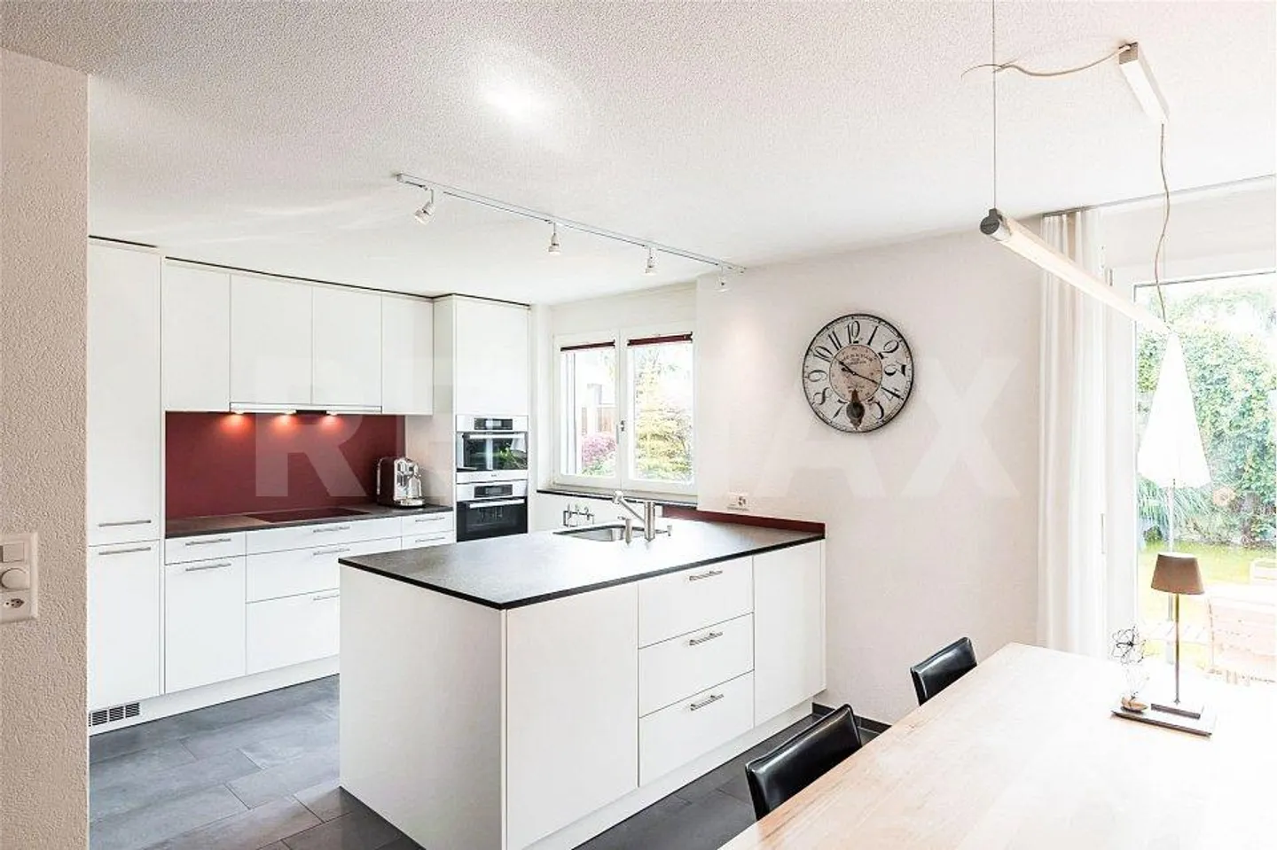 Natura pura davanti alla porta: Casa familiare moderna con vista panoramica - Foto 7 di 13