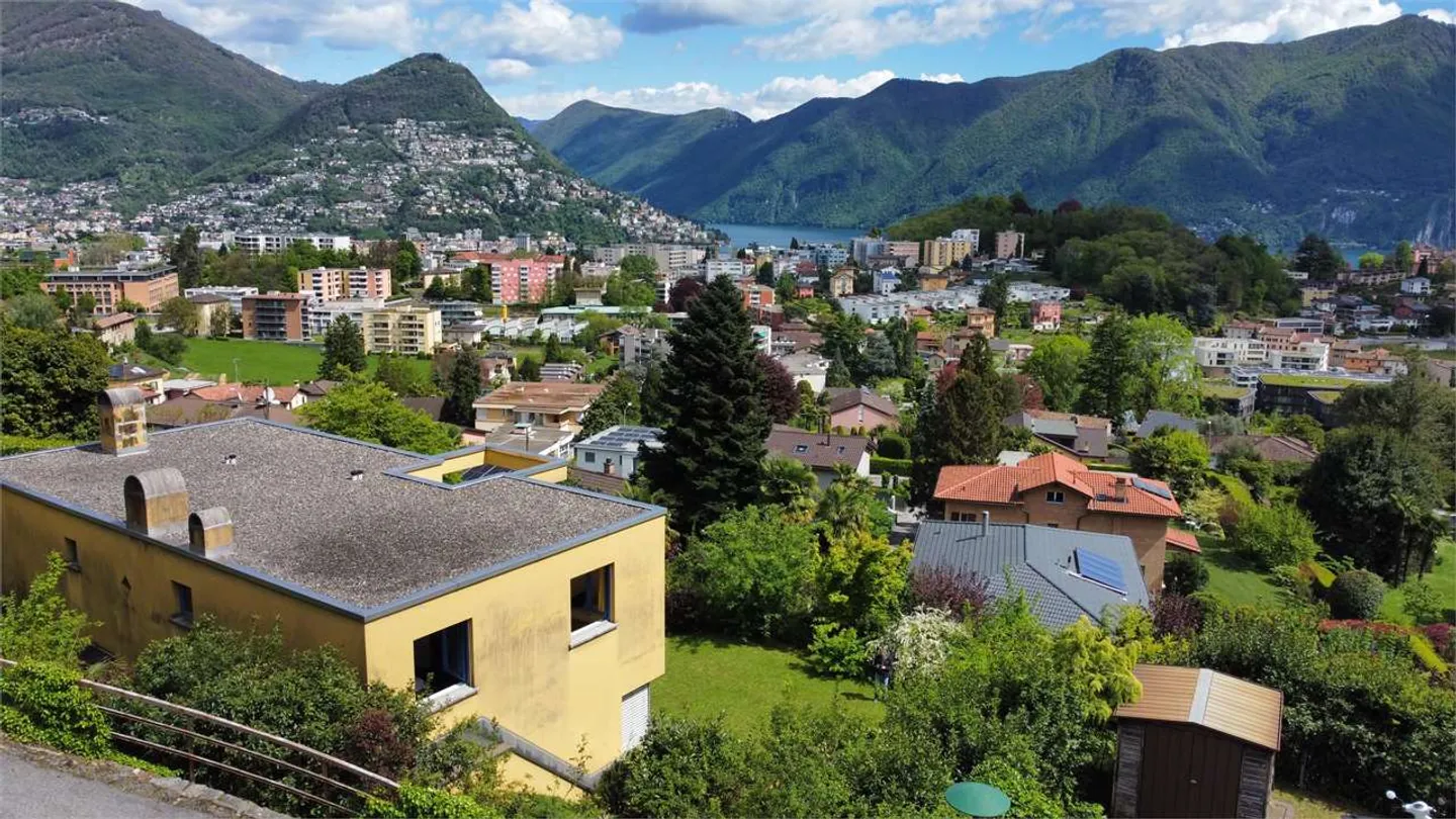 Aussergewöhnliche Villa mit Seeblick - Foto 2 von 10