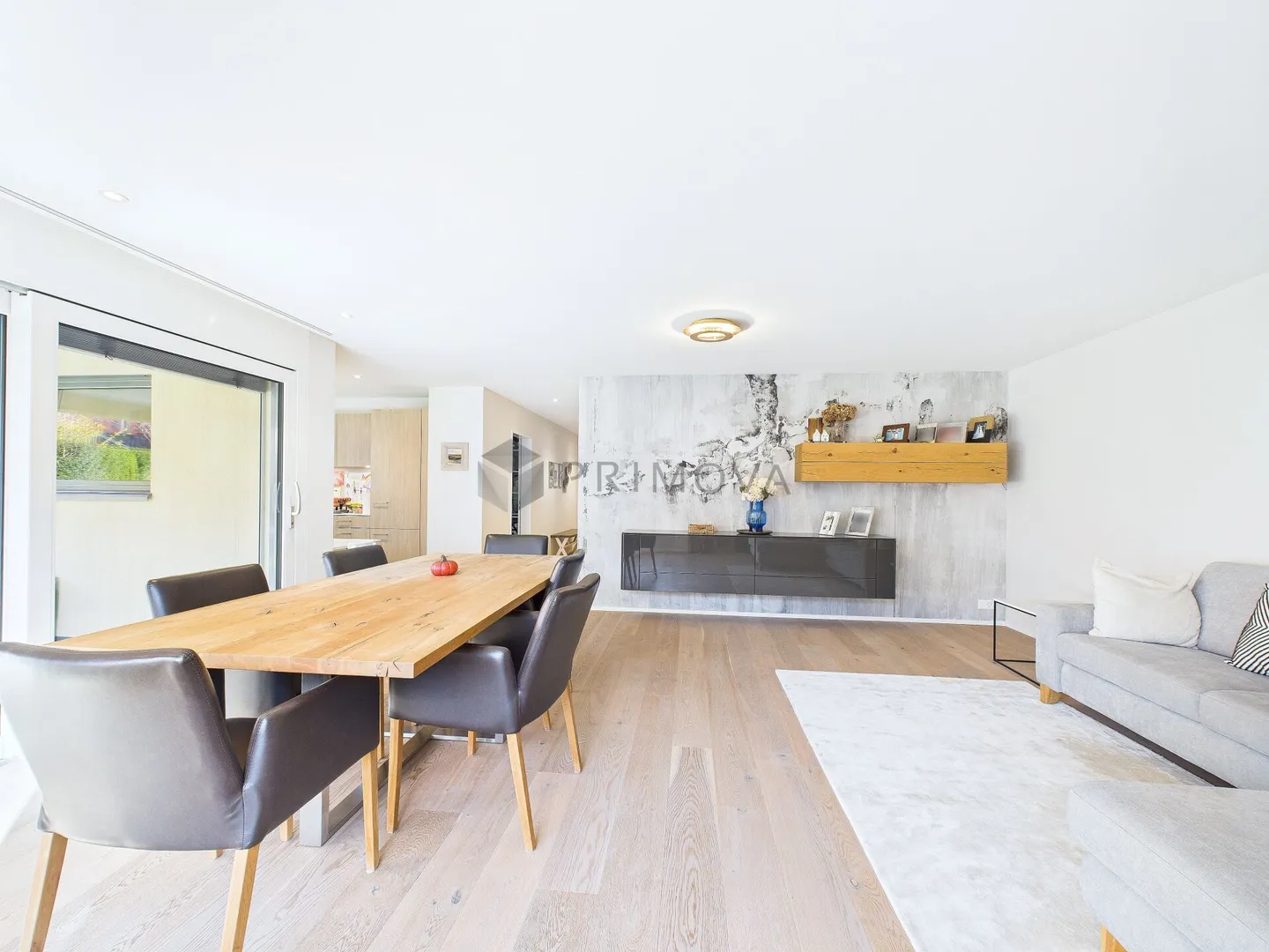 Family-friendly 4.5 room apartment with garden terrace and underground garage - Photo 1 of 15