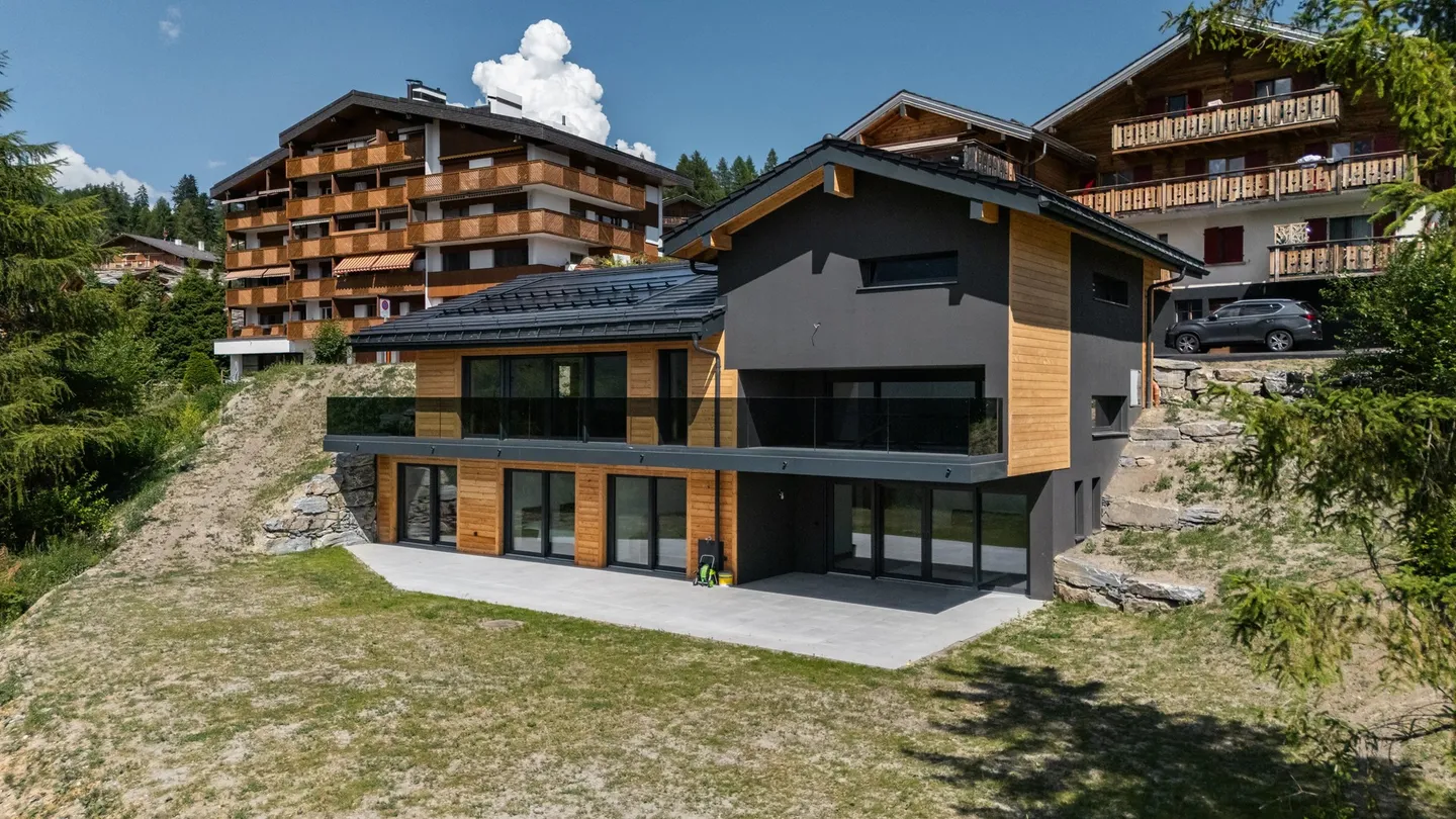 New chalet in Crans-Montana with panoramic views. - Foto 1 von 22