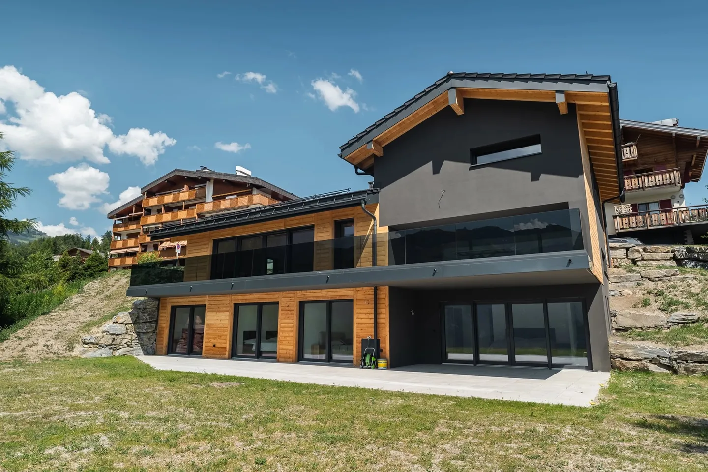 New chalet in Crans-Montana with panoramic views. - Foto 4 von 22