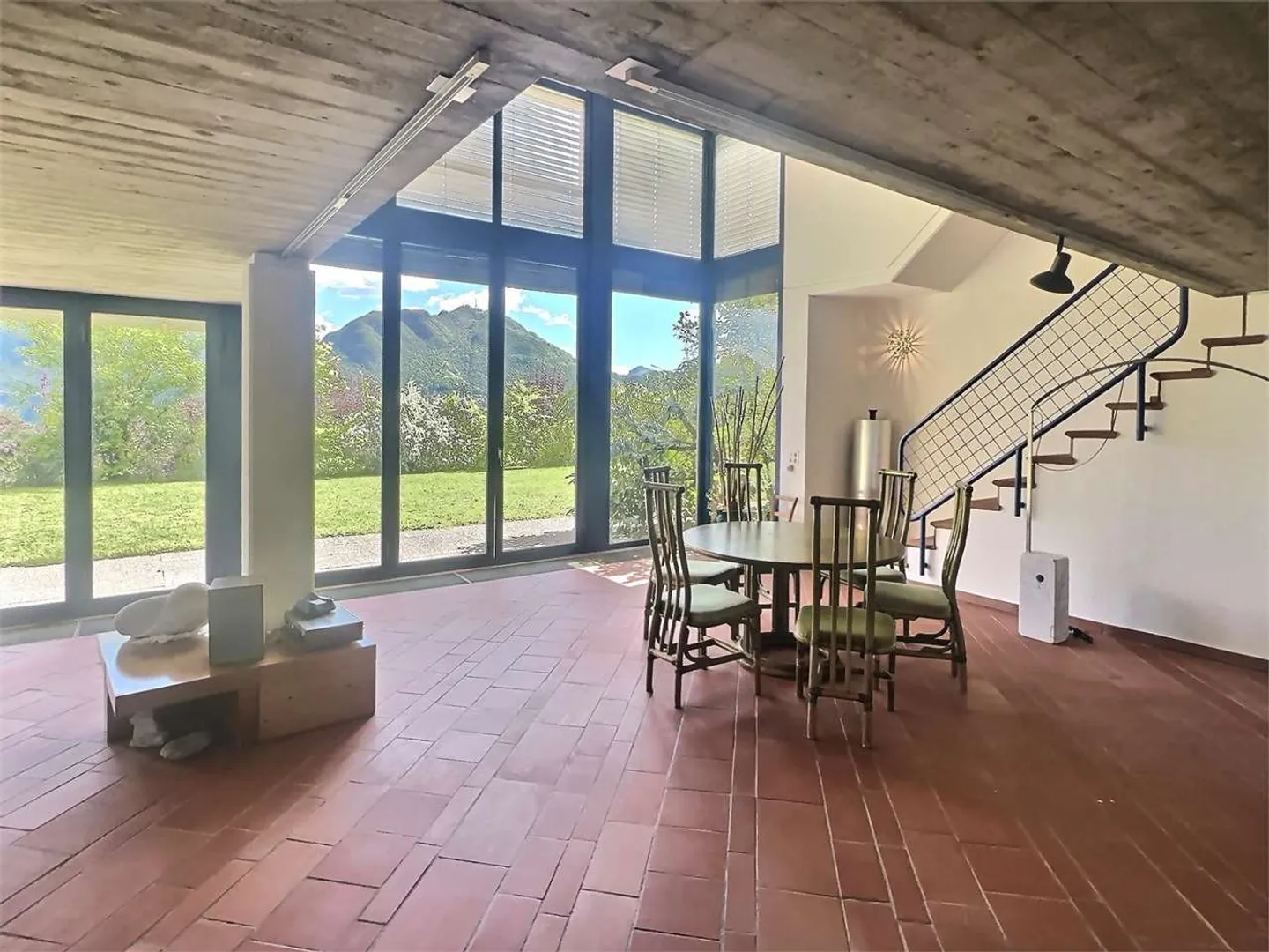 Aussergewöhnliche Villa mit Seeblick - Foto 7 von 10