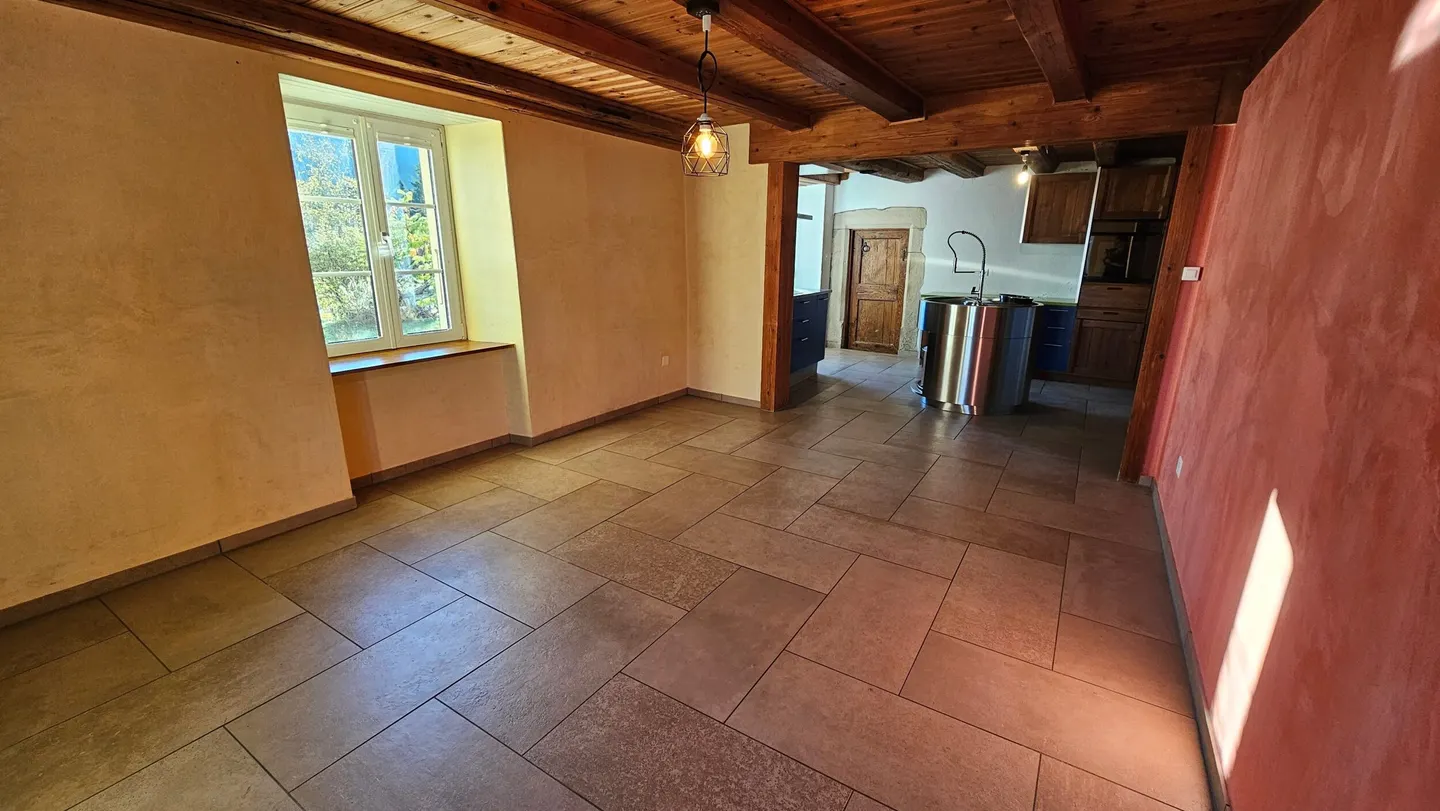 Charming Ground-Floor Apartment - Photo 5 of 13