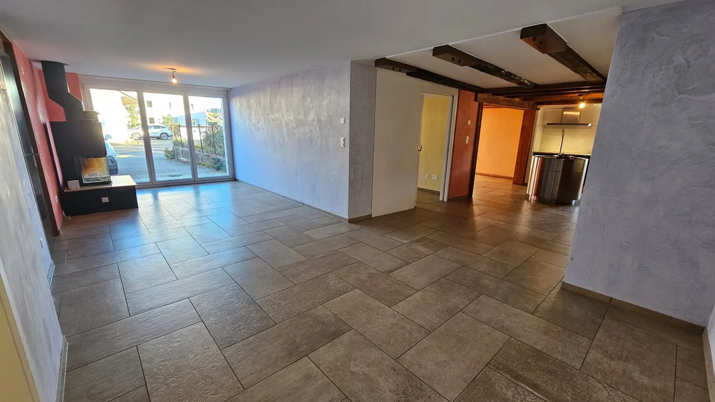 Charming Ground-Floor Apartment - Photo 6 of 13