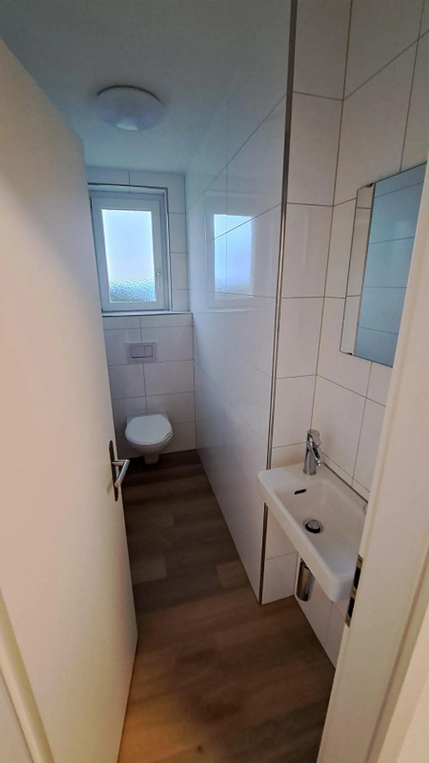 Modernes Apartment mit Balkonen - Foto 8 von 9