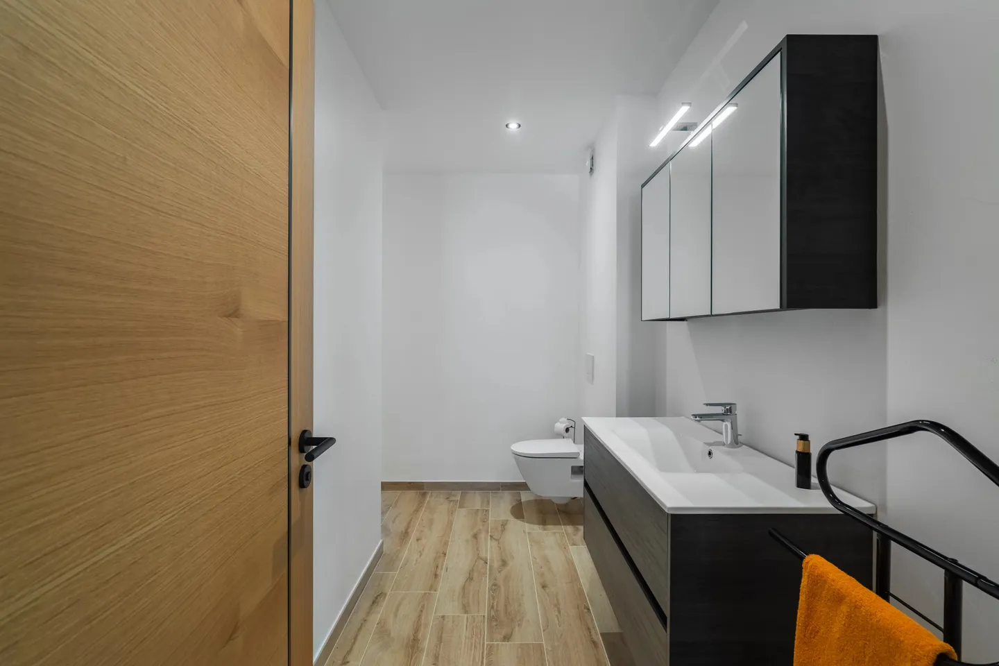 New chalet in Crans-Montana with panoramic views. - Foto 14 von 22