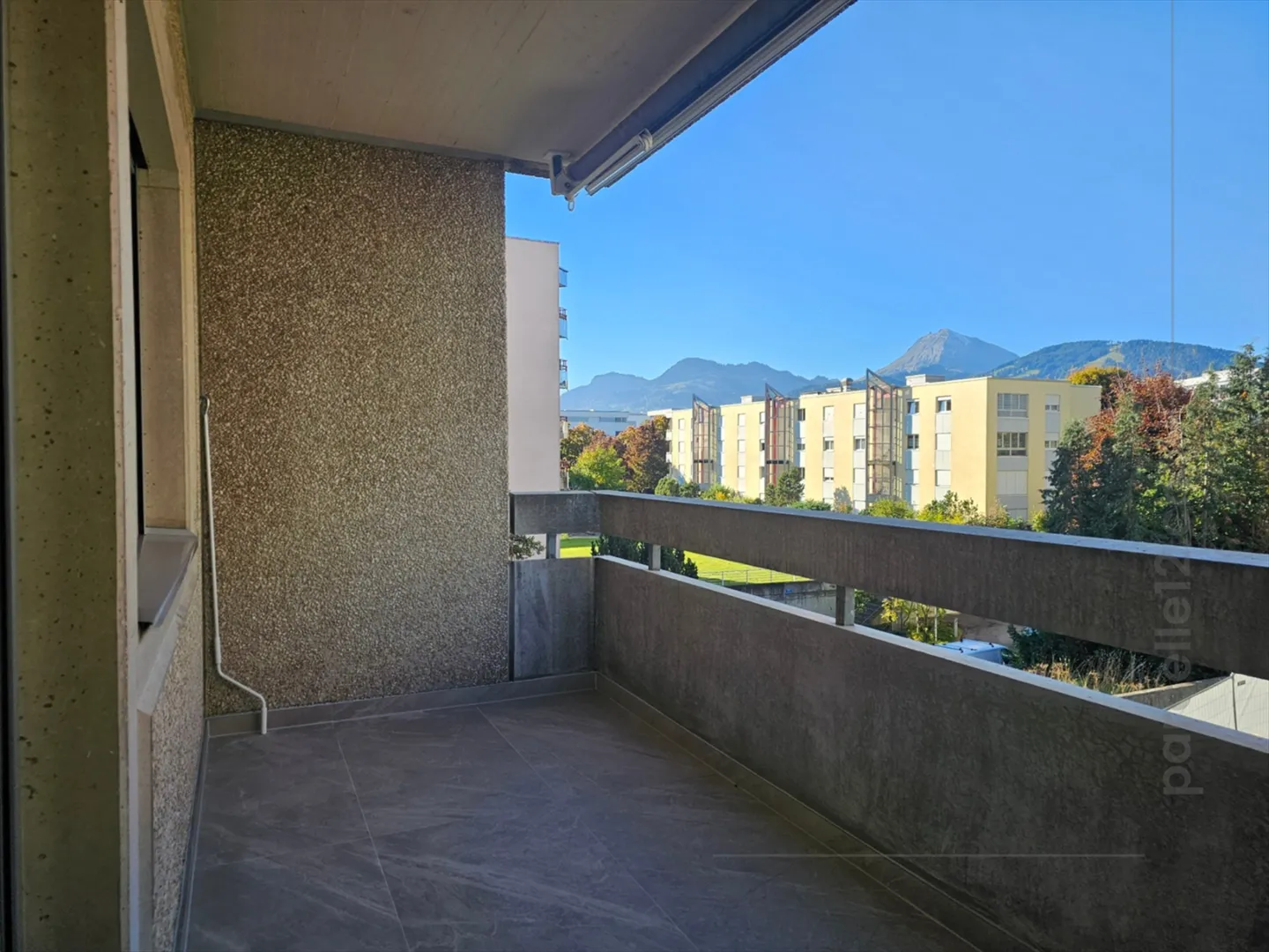 spacious 3.5 room apartment, modern and very bright, close to downtown - Photo 5 of 12