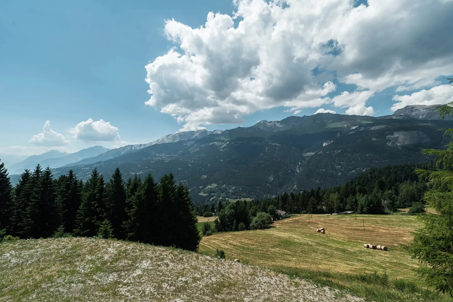 New chalet in Crans-Montana with panoramic views. - Foto 21 von 22