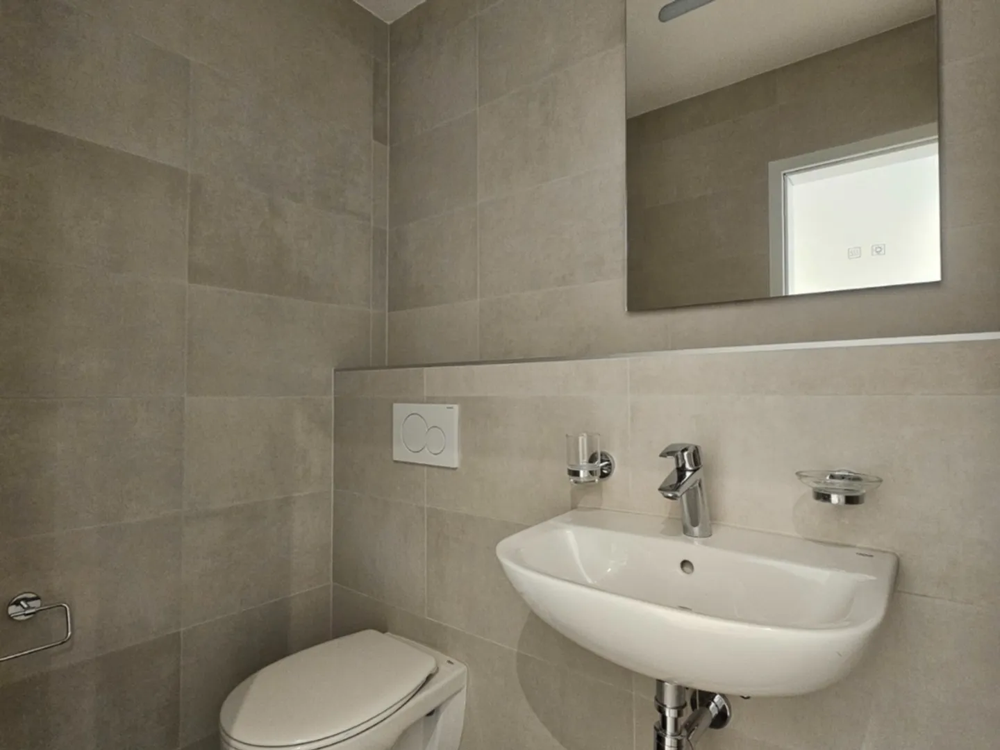 spacious 3.5 room apartment, modern and very bright, close to downtown - Photo 7 of 12