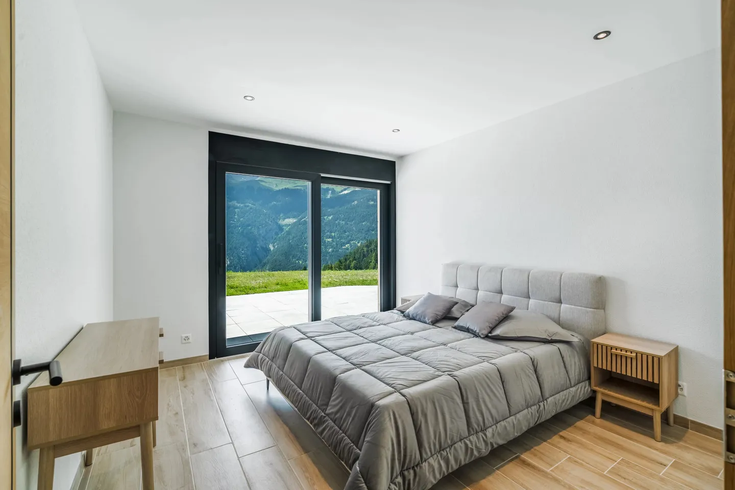 New chalet in Crans-Montana with panoramic views. - Foto 18 von 22