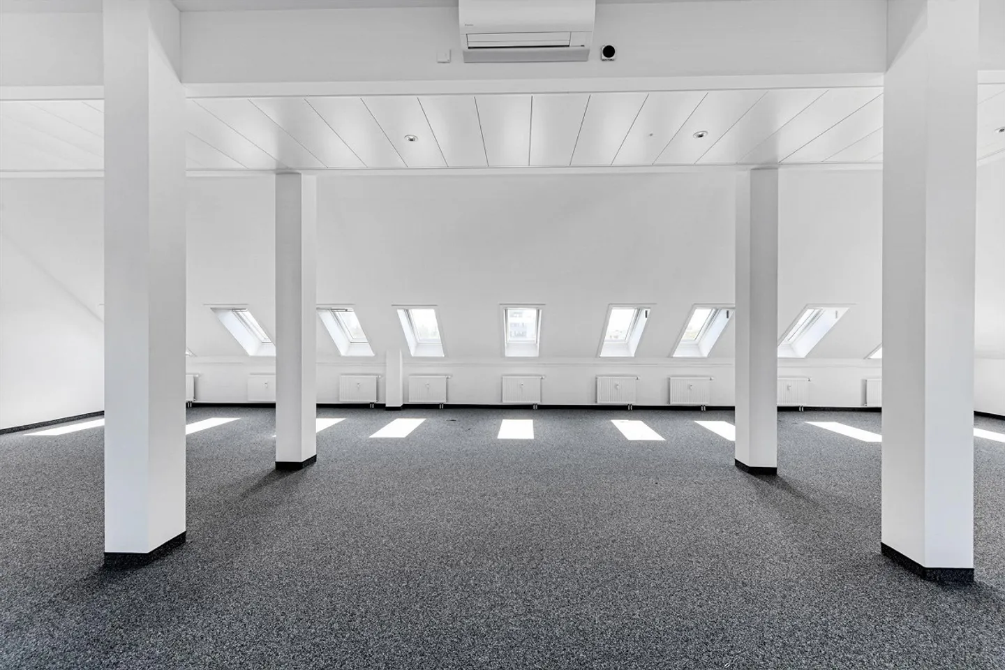 Spazio ufficio attraente in una posizione centrale - Foto 2 di 5