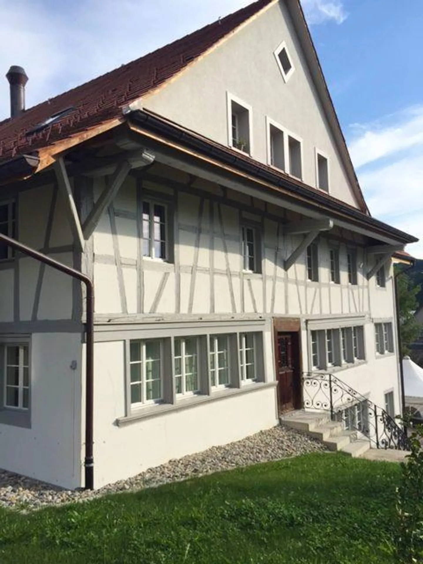 Charming 3.5 room apartment in converted farmhouse - Photo 1 of 12